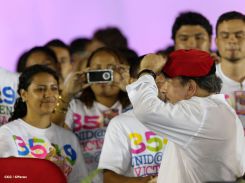 Daniel y Rosario celebran el 35/19 en Plaza La Fé