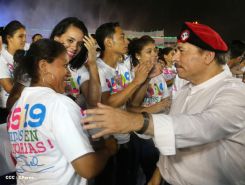 Daniel y Rosario celebran el 35/19 en Plaza La Fé