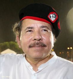 Daniel y Rosario celebran el 35/19 en Plaza La Fé