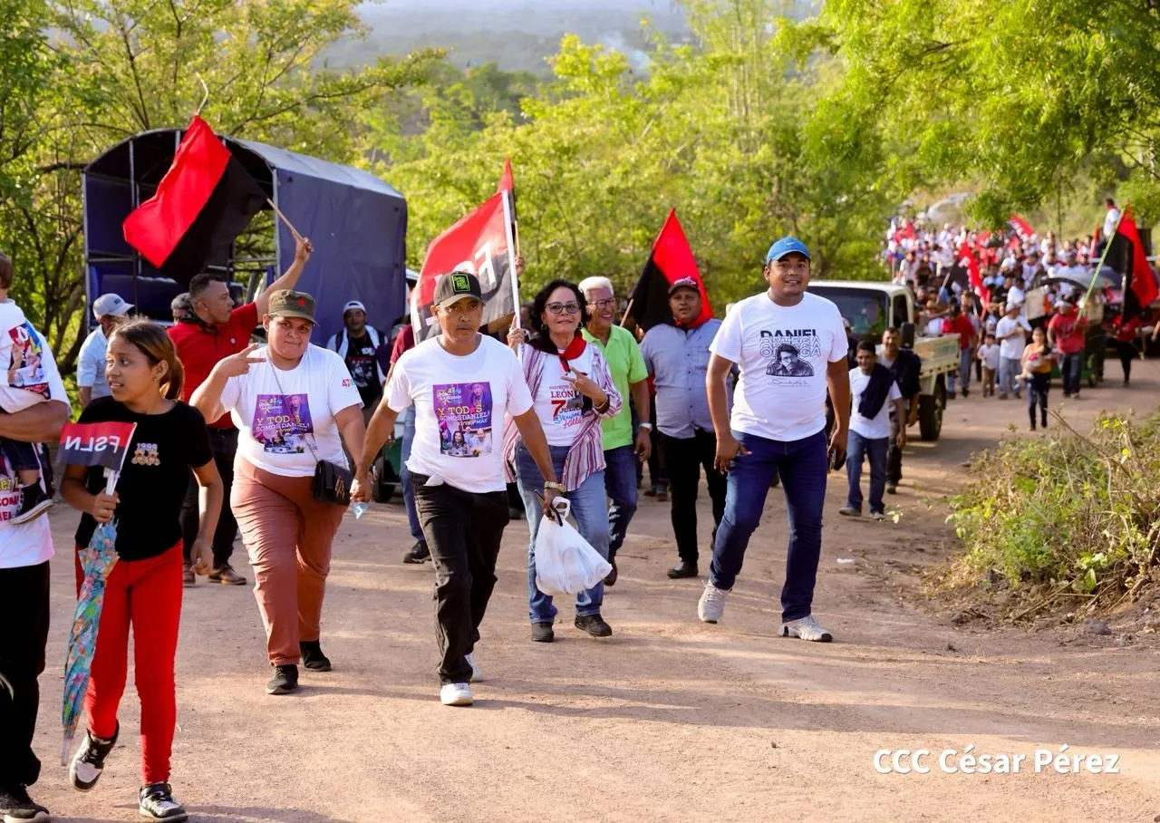 Multitudinaria caminata recuerda la histórica toma del Fortín de Acosasco en León