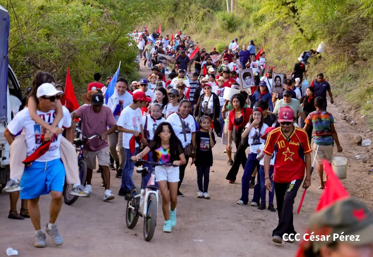 Multitudinaria caminata recuerda la histórica toma del Fortín de Acosasco en León