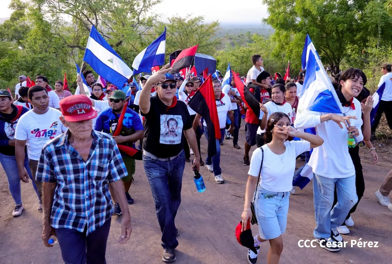 Multitudinaria caminata recuerda la histórica toma del Fortín de Acosasco en León