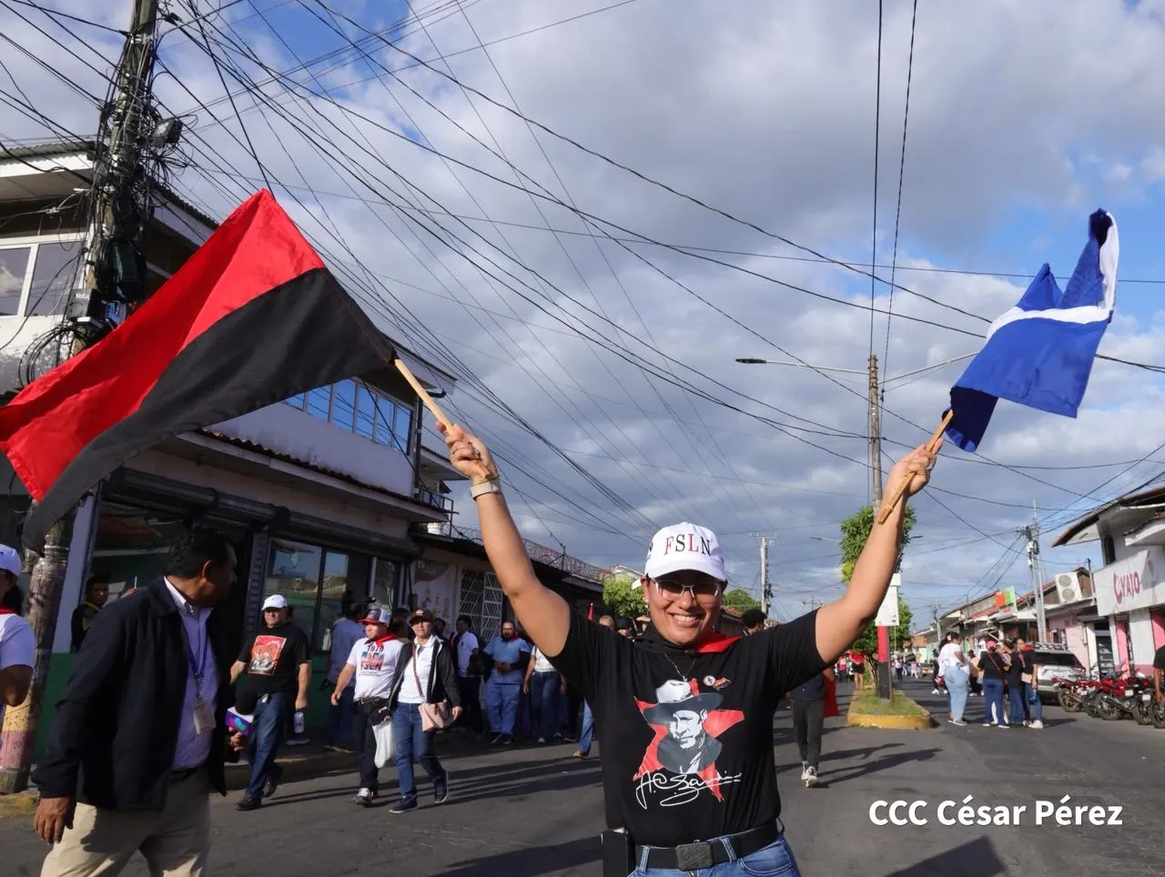 Multitudinaria caminata recuerda la histórica toma del Fortín de Acosasco en León