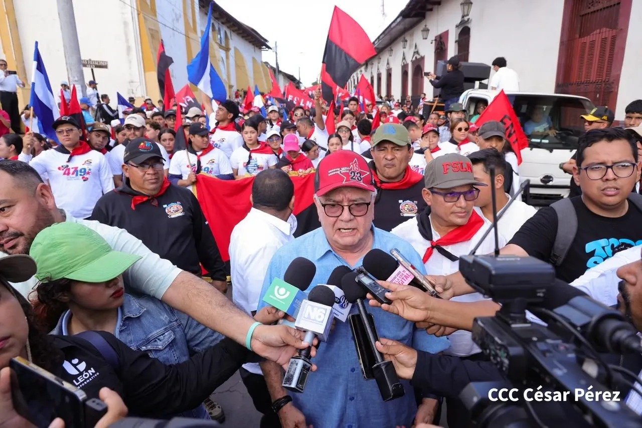 Multitudinaria caminata recuerda la histórica toma del Fortín de Acosasco en León