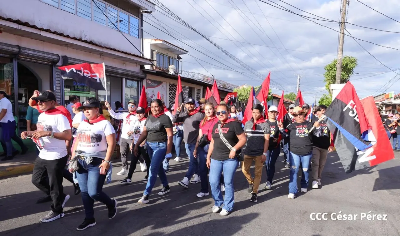 Multitudinaria caminata recuerda la histórica toma del Fortín de Acosasco en León