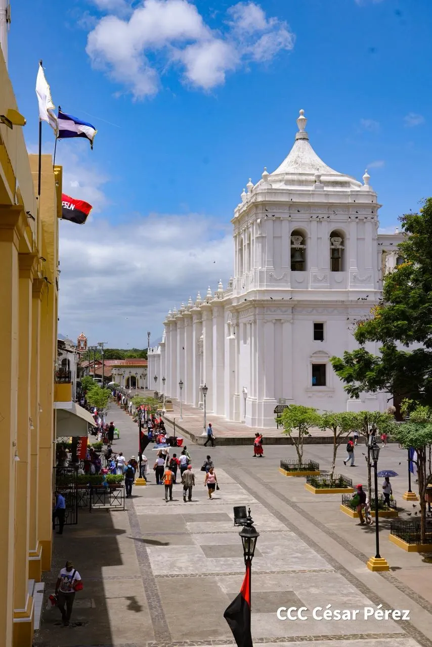 Multitudinaria caminata recuerda la histórica toma del Fortín de Acosasco en León