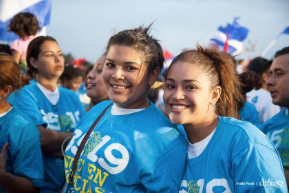 Daniel y Rosario celebran el 35/19 en Plaza La Fé