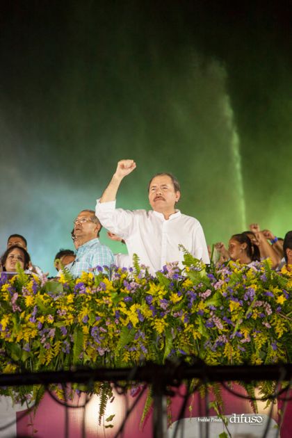 Daniel y Rosario celebran el 35/19 en Plaza La Fé