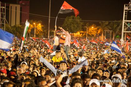Daniel y Rosario celebran el 35/19 en Plaza La Fé