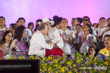 Daniel y Rosario celebran el 35/19 en Plaza La Fé