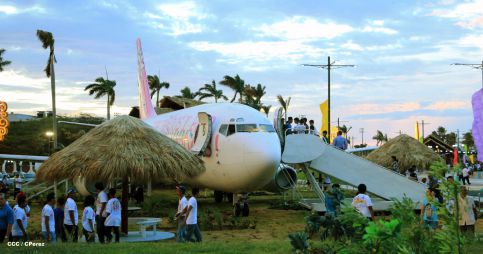 Familias disfrutan la belleza y creatividad del Paseo Xolotlán