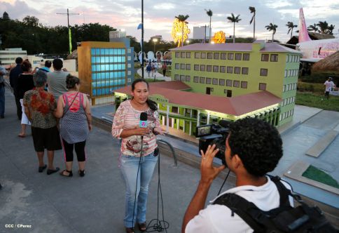 Familias disfrutan la belleza y creatividad del Paseo Xolotlán