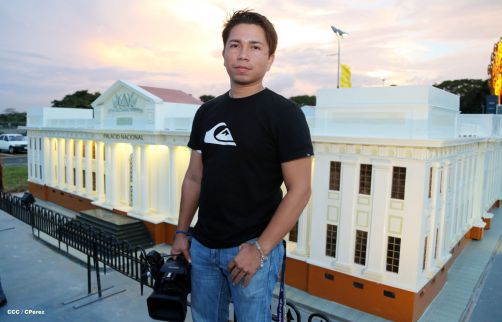 Familias disfrutan la belleza y creatividad del Paseo Xolotlán