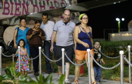 Familias disfrutan la belleza y creatividad del Paseo Xolotlán