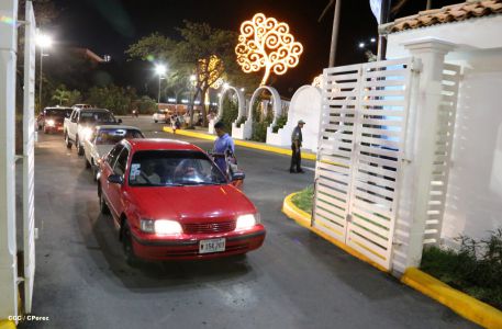 Familias disfrutan la belleza y creatividad del Paseo Xolotlán