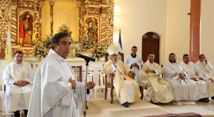 Cardenal Brenes celebra a Santa Ana en Niquinohomo