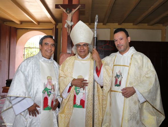 Cardenal Brenes celebra a Santa Ana en Niquinohomo