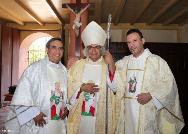 Cardenal Brenes celebra a Santa Ana en Niquinohomo