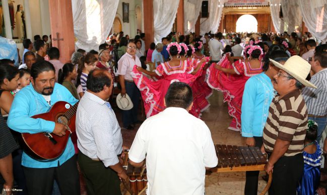 Cardenal Brenes celebra a Santa Ana en Niquinohomo