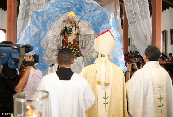 Cardenal Brenes celebra a Santa Ana en Niquinohomo