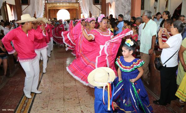 Cardenal Brenes celebra a Santa Ana en Niquinohomo