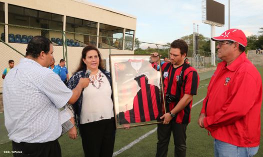 Triunfal debut rojinegro