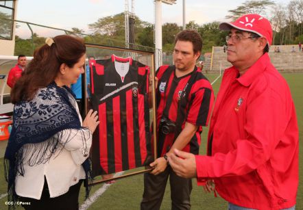 Triunfal debut rojinegro