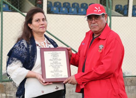 Triunfal debut rojinegro