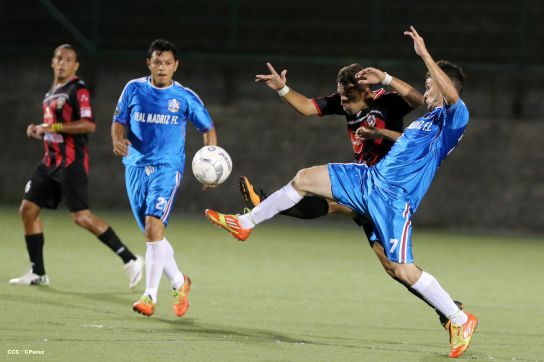 Triunfal debut rojinegro