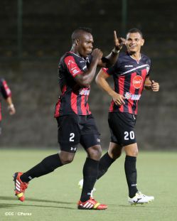 Triunfal debut rojinegro