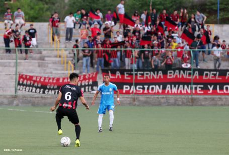 Triunfal debut rojinegro