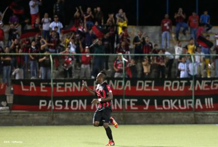 Triunfal debut rojinegro