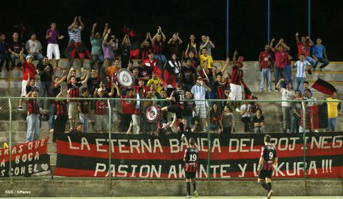 Triunfal debut rojinegro