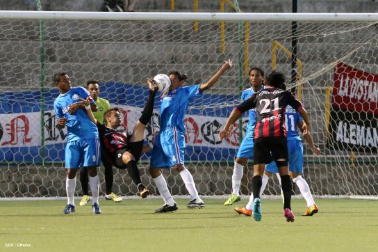 Triunfal debut rojinegro