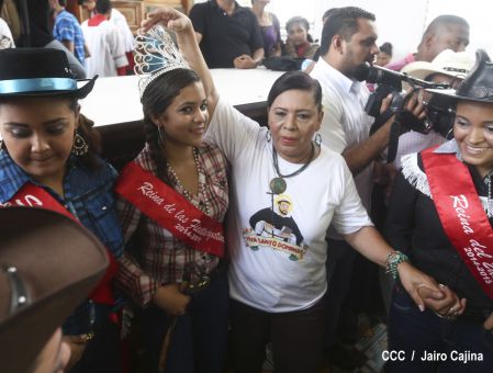 Devotos de Santo Domingo de Guzmán participan de la bajada de su santuario