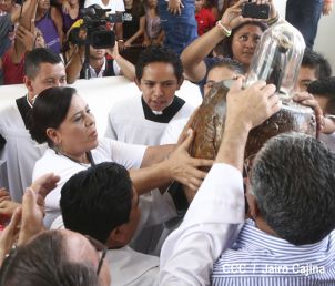 Devotos de Santo Domingo de Guzmán participan de la bajada de su santuario