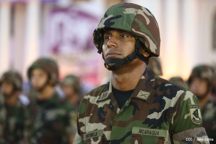 Daniel preside el 35 aniversario de la Fuerza Aérea