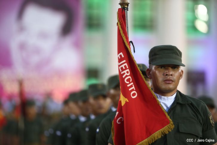 Daniel preside el 35 aniversario de la Fuerza Aérea