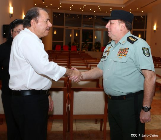 Daniel preside el 35 aniversario de la Fuerza Aérea