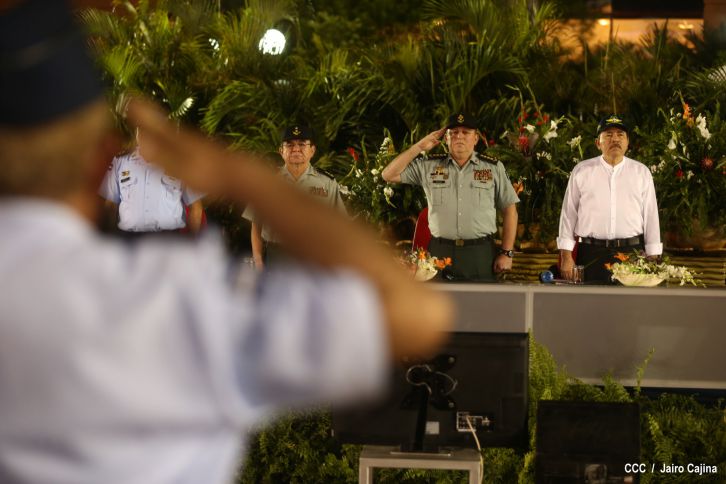 Daniel preside el 35 aniversario de la Fuerza Aérea
