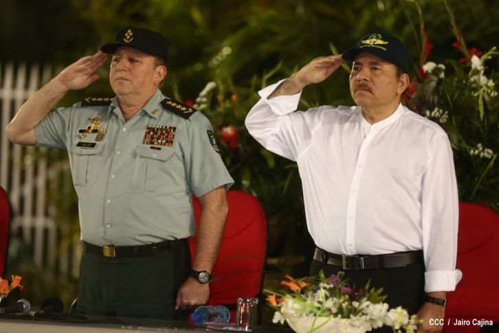 Daniel preside el 35 aniversario de la Fuerza Aérea