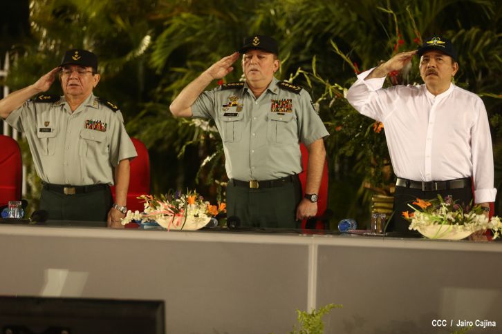 Daniel preside el 35 aniversario de la Fuerza Aérea