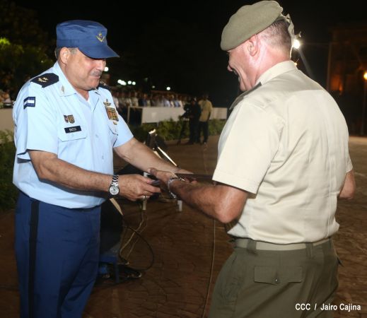 Daniel preside el 35 aniversario de la Fuerza Aérea