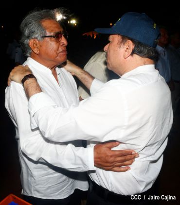 Daniel preside el 35 aniversario de la Fuerza Aérea