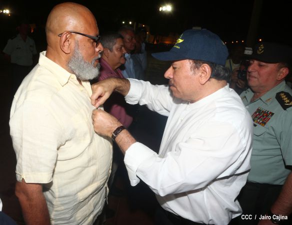 Daniel preside el 35 aniversario de la Fuerza Aérea