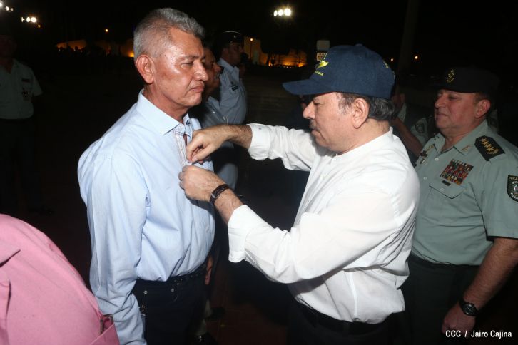 Daniel preside el 35 aniversario de la Fuerza Aérea