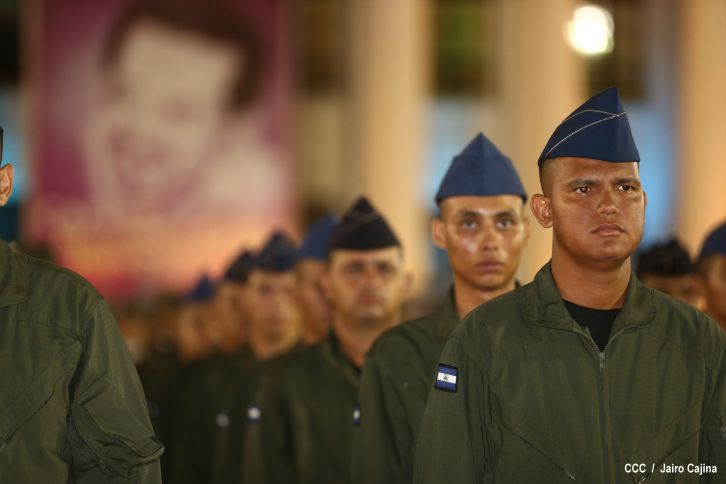 Daniel preside el 35 aniversario de la Fuerza Aérea