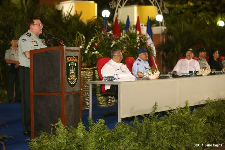 Daniel preside el 35 aniversario de la Fuerza Aérea