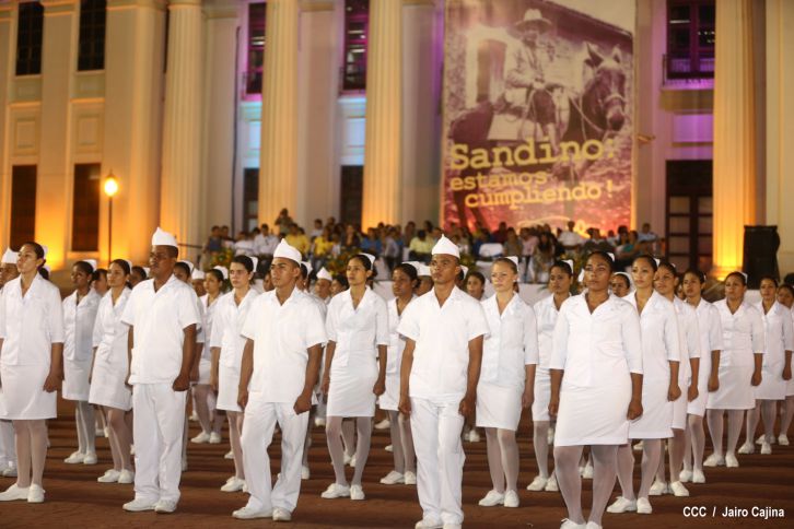 Daniel preside el 35 aniversario de la Fuerza Aérea