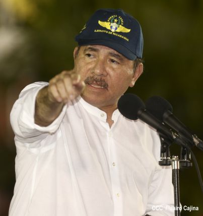 Daniel preside el 35 aniversario de la Fuerza Aérea